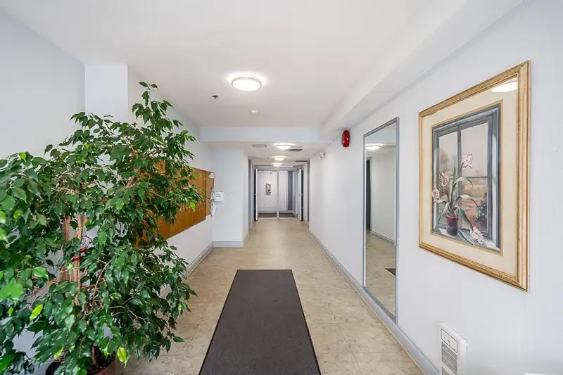 209 5955 177B STREET - photo 3 of 31
