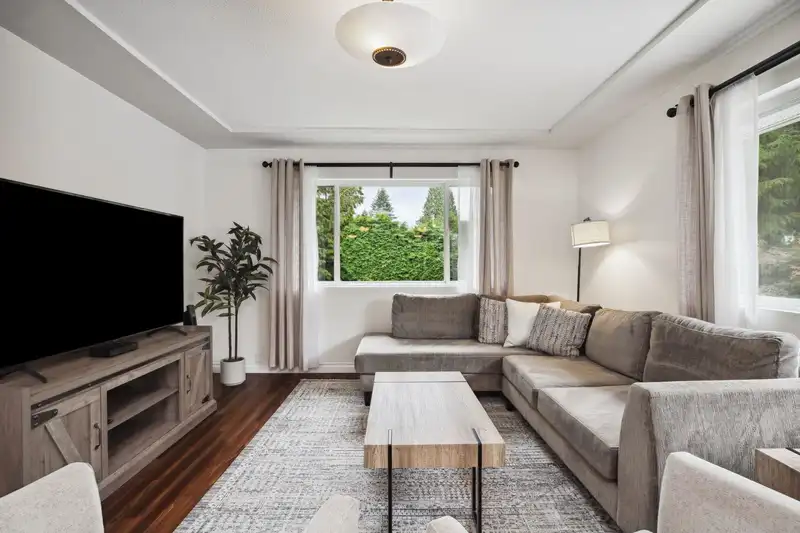 976 BALBIRNIE BOULEVARD - photo 1 of 40