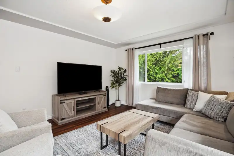 976 BALBIRNIE BOULEVARD - photo 2 of 40