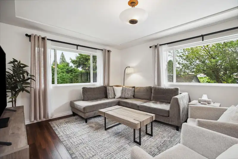 976 BALBIRNIE BOULEVARD - photo 3 of 40