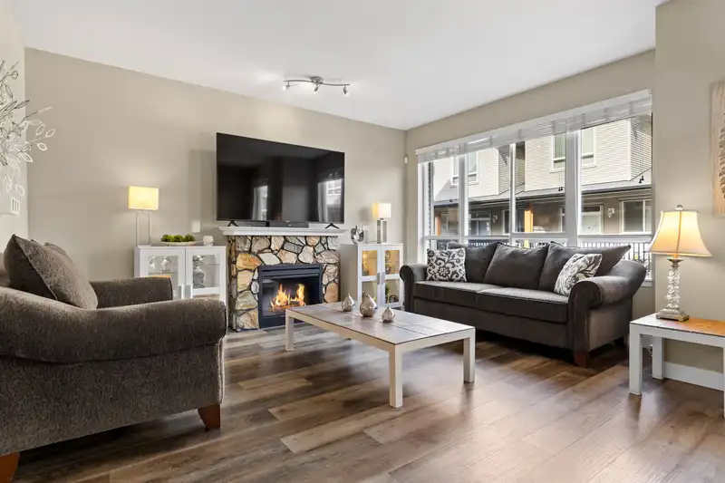 12 16772 61 AVENUE - photo 1 of 19