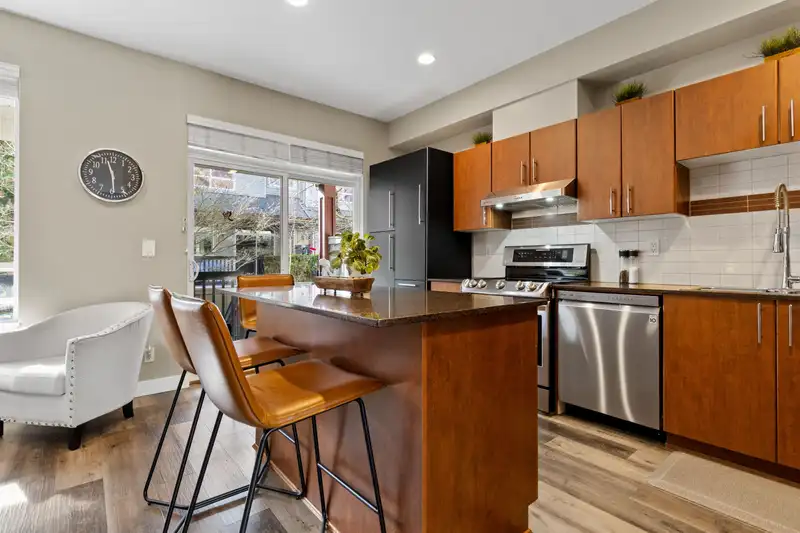 12 16772 61 AVENUE - photo 4 of 19