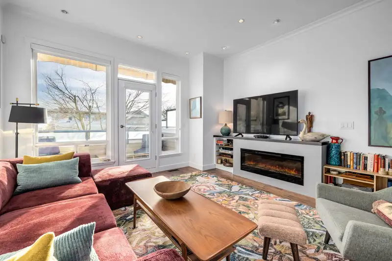 3 15161 PROSPECT AVENUE - photo 3 of 36