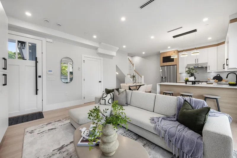 2743 MCGILL STREET - photo 3 of 25