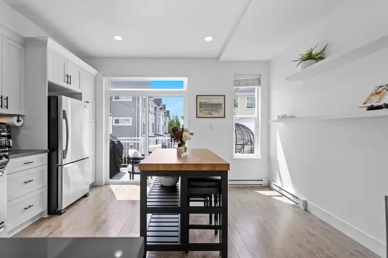 36 16228 16 AVENUE - photo 3 of 18