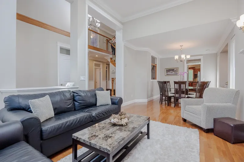 6648 181 STREET - photo 4 of 25