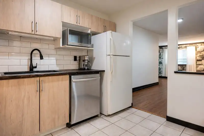 108 20189 54 AVENUE - photo 3 of 21