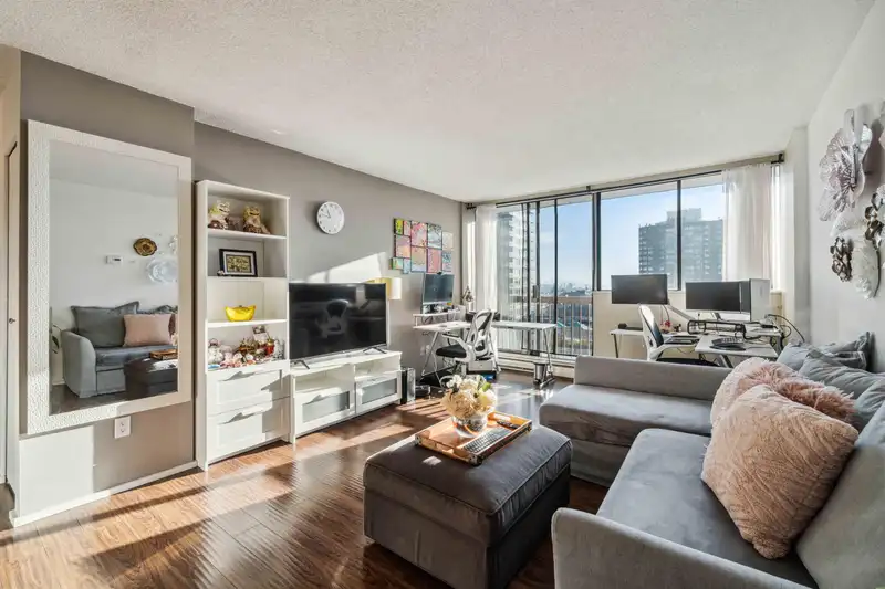 1005 620 SEVENTH AVENUE - photo 3 of 30