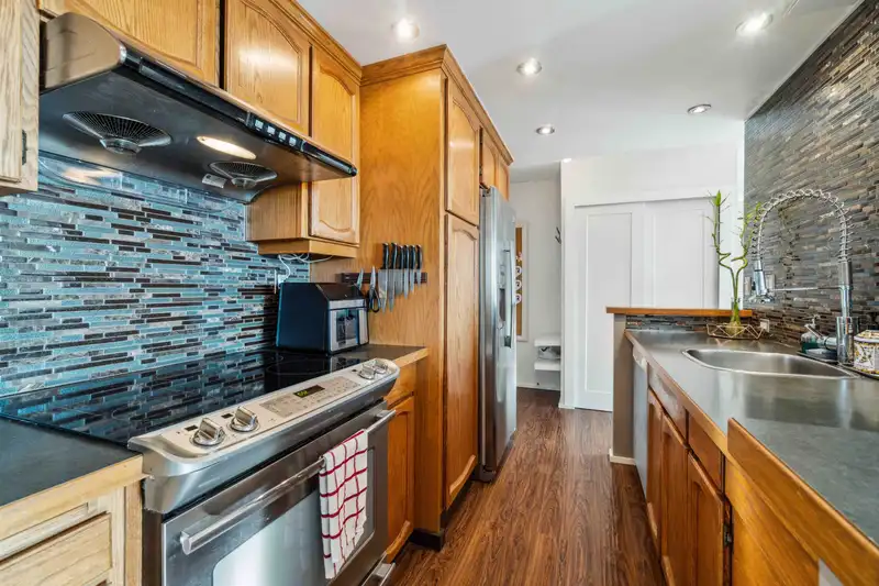 1005 620 SEVENTH AVENUE - photo 4 of 30