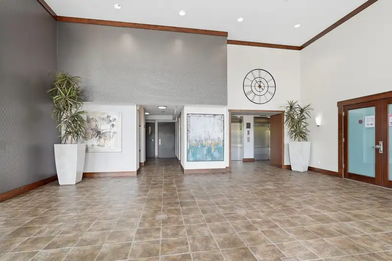 1201 290 NEWPORT DRIVE - photo 4 of 29