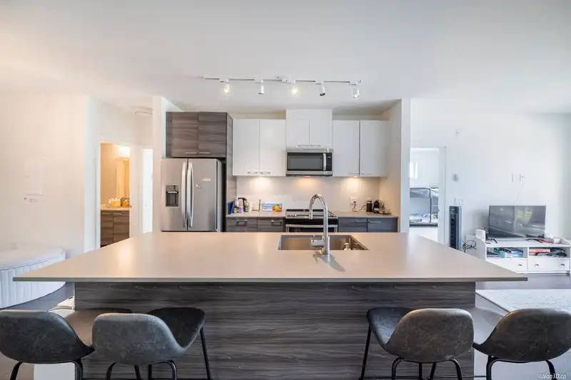 319 10581 140 STREET - photo 2 of 16
