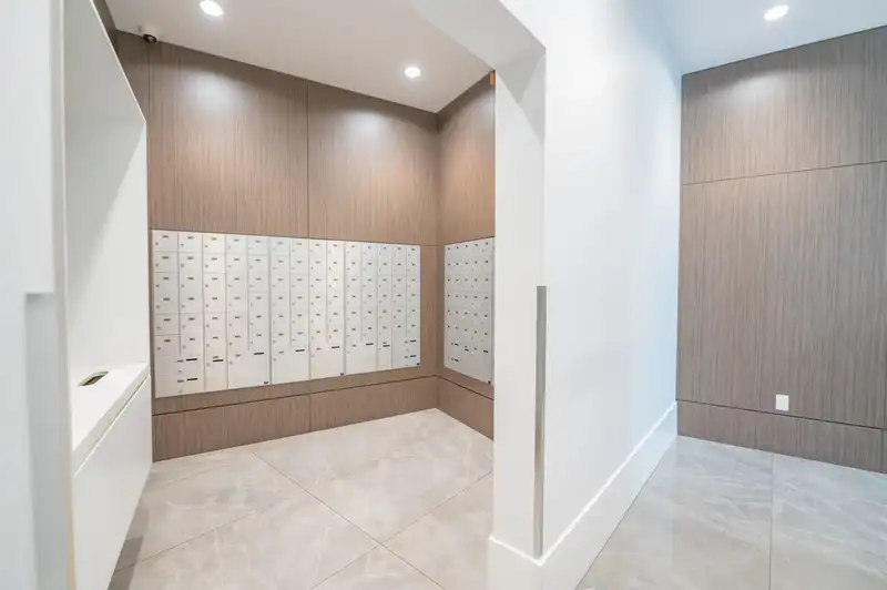 708 5508 HOLLYBRIDGE WAY - photo 4 of 38