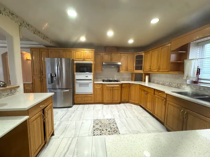 12655 67B AVENUE - photo 4 of 18