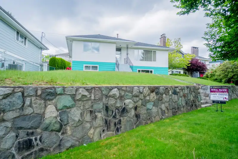 7895 ELLIOTT STREET - photo 1 of 39