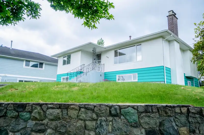7895 ELLIOTT STREET - photo 2 of 39