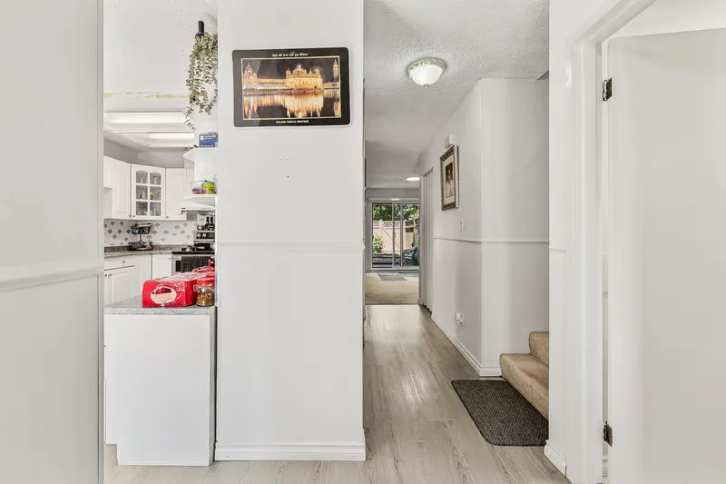 13345 70B AVENUE - photo 4 of 23