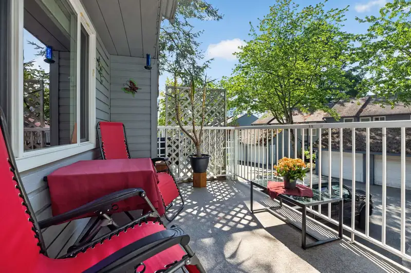461 CARLSEN PLACE - photo 3 of 37