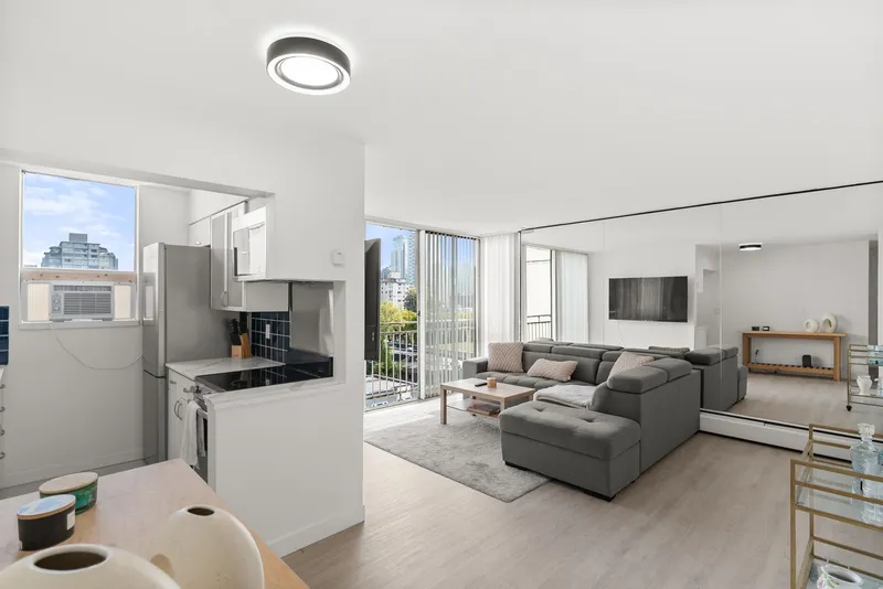 806 1250 BURNABY STREET - photo 1 of 25