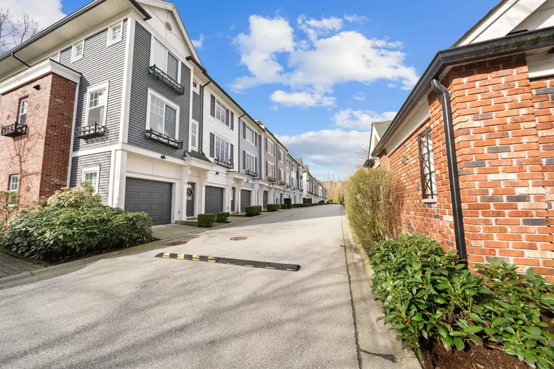 128 3010 RIVERBEND DRIVE - photo 2 of 25