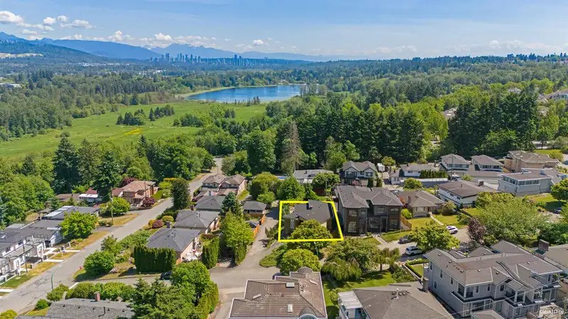 5578 OAKGLEN DRIVE - photo 1 of 27