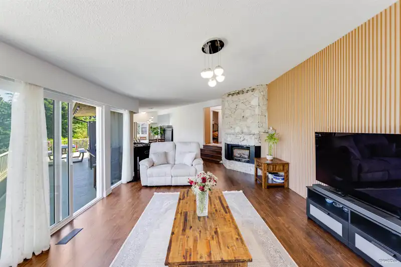 5578 OAKGLEN DRIVE - photo 4 of 27