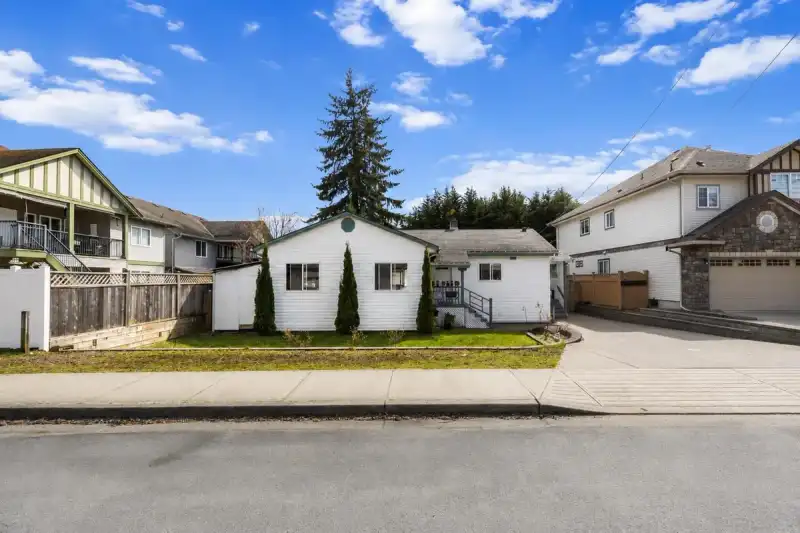 32622 EGGLESTONE AVENUE - photo 1 of 40