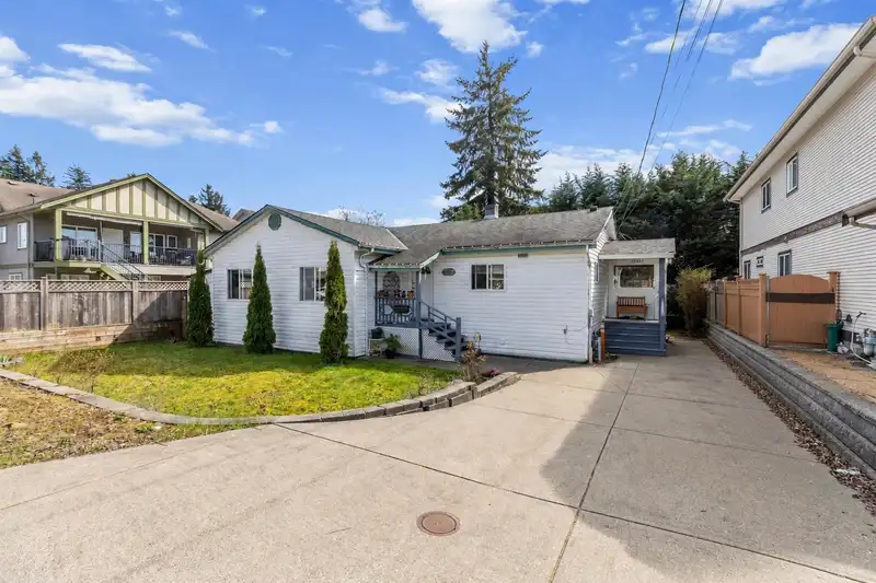 32622 EGGLESTONE AVENUE - photo 2 of 40