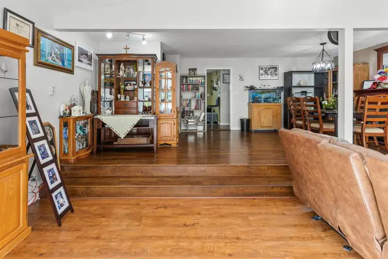 32622 EGGLESTONE AVENUE - photo 4 of 40