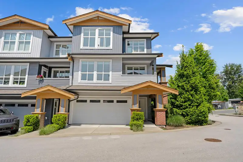 1 24086 104 AVENUE - photo 1 of 38