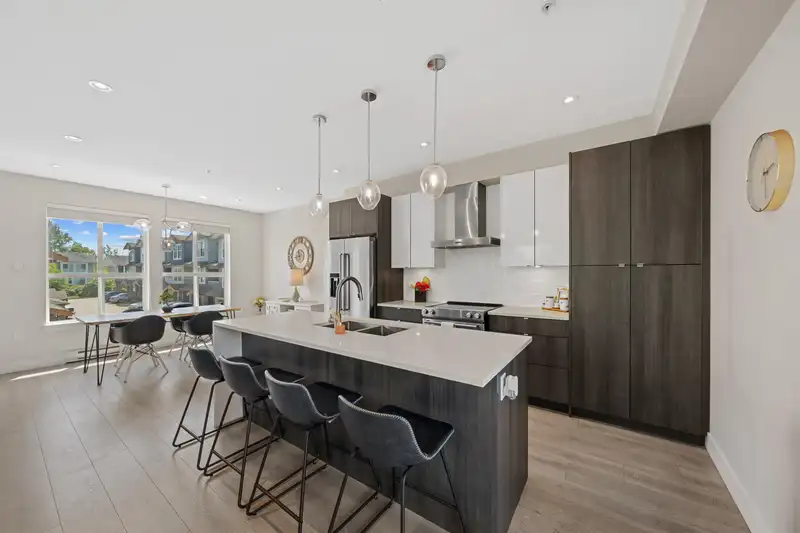 1 24086 104 AVENUE - photo 3 of 38