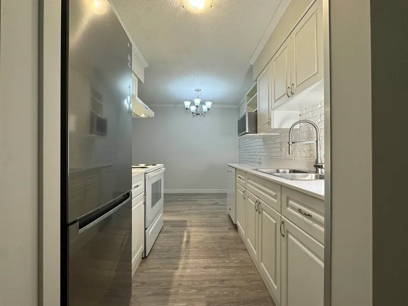 124 11806 88 AVENUE - photo 3 of 14