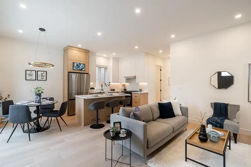 1 2248 E 48TH AVENUE - photo 4 of 32