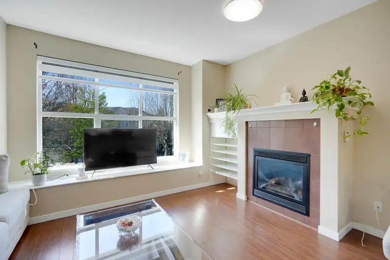 4 20460 66 AVENUE - photo 4 of 37