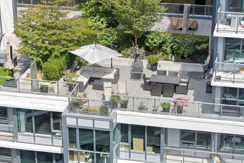 1251 38 SMITHE STREET - photo 3 of 33