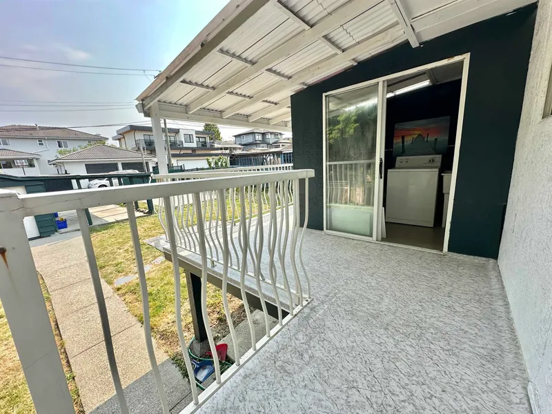 3788 LINWOOD STREET - photo 4 of 17