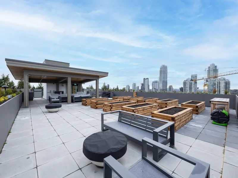 105 723 GROVER AVENUE - photo 4 of 25