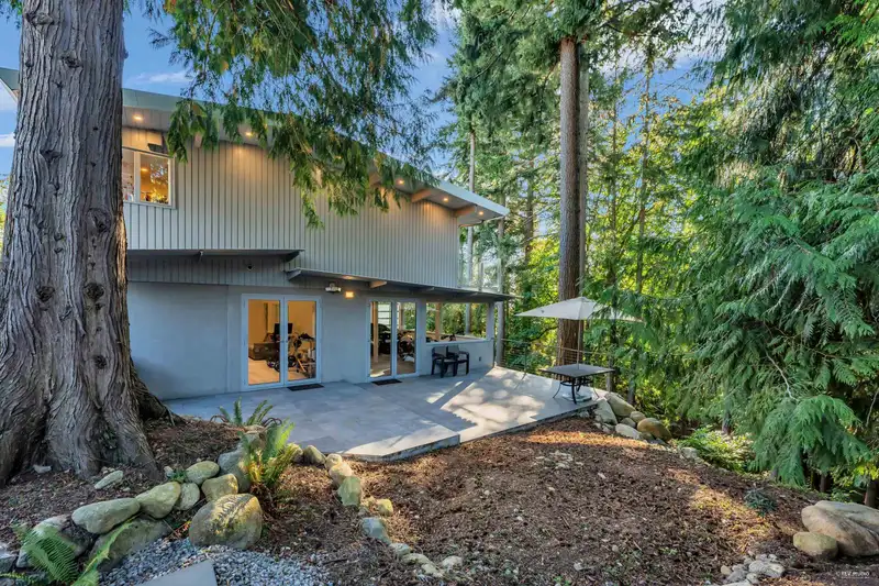 4138 BURKEHILL ROAD - photo 4 of 40