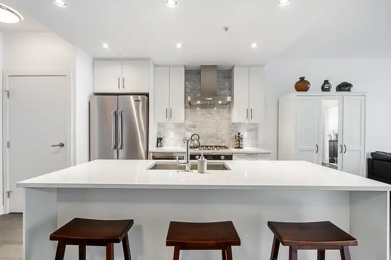 405 1420 JOHNSTON ROAD - photo 4 of 32