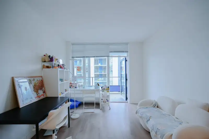 801 8850 UNIVERSITY CRESCENT - photo 2 of 18