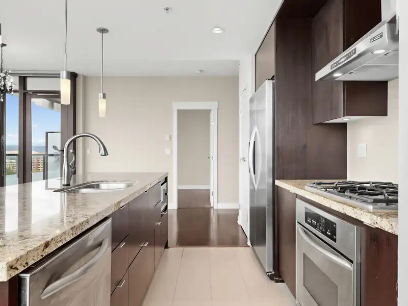 2902 7088 18TH AVENUE - photo 4 of 22