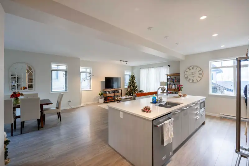 149 1350 MITCHELL STREET - photo 3 of 19