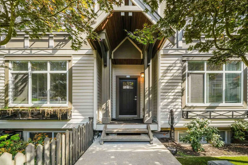 32 6588 195A STREET - photo 1 of 25