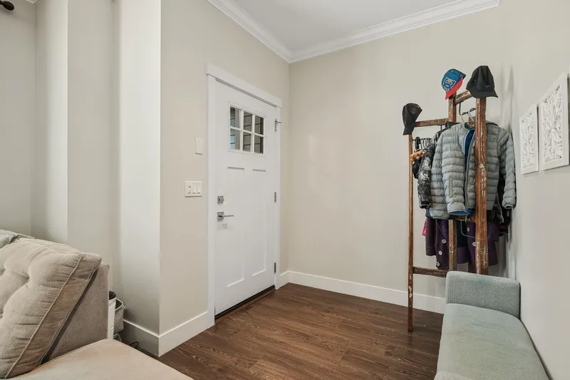 32 6588 195A STREET - photo 2 of 25