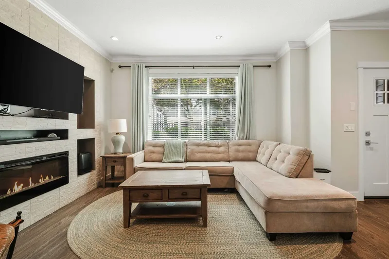 32 6588 195A STREET - photo 4 of 25