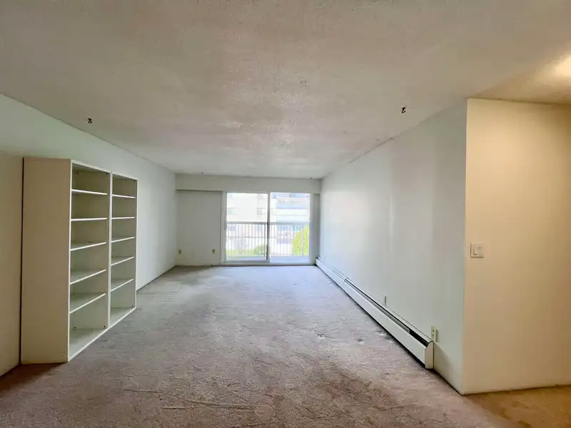 203 6420 BUSWELL STREET - photo 3 of 6