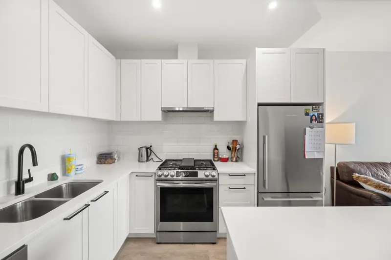 424 5415 BRYDON CRESCENT - photo 2 of 18