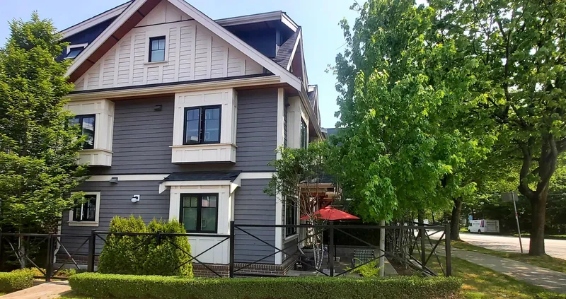 901 E BROADWAY STREET - photo 1 of 20