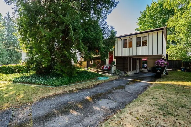 19850 54 AVENUE - photo 1 of 25