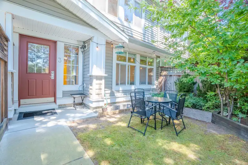 3 20449 66 AVENUE - photo 1 of 32