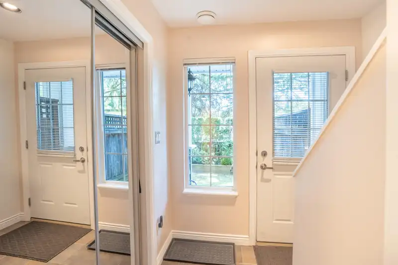 3 20449 66 AVENUE - photo 2 of 32